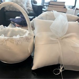 Ring Bear Pillow and Flower Girl basket - Matching. Good Condition.